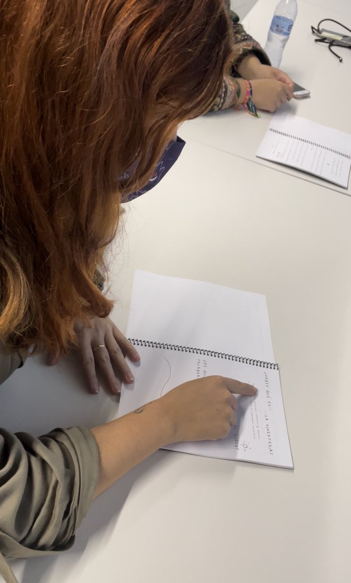 LiteratesALC's tweet photo. ¡Gran éxito en la primera actividad de #Literates. ✍️ con un taller de microrrelatos y escritura creativa a cargo de nuestra fundadora @marinaPerez34! 👏👏👏
Gracias al @CJAlacant por apostar por el talento joven en su #SetmanaJoventut2021 y al @GVAivaj y a la @Centro14. 🤩🤩🤩 https://t.co/xnz2wG9qa4