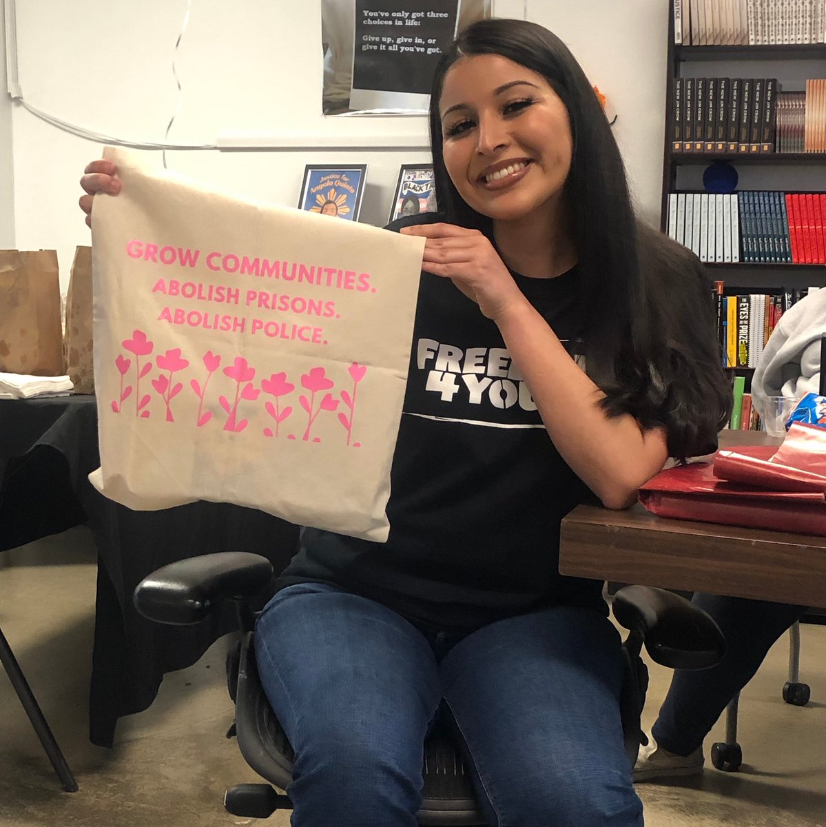 freedom4youth's tweet photo. A BIG congratulations to our wonderful mentor and case manager Xzavria on her recent move! She is a superstar and we are so blessed to be by her side as she embarks on this adventure. We sure miss her presence at the Center on the daily, but are so happy for her! 🥰🏡 https://t.co/cw4peQeNLV