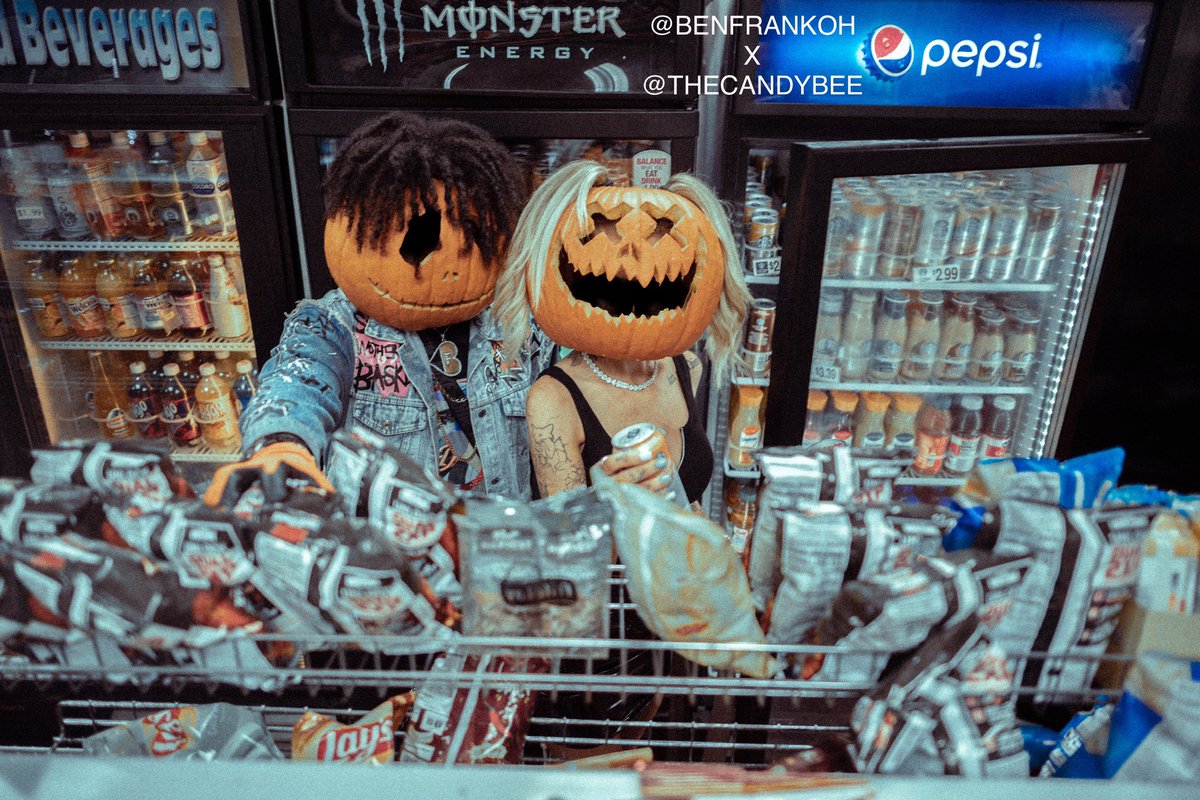 BenFrankOh's tweet photo. WE GON SLIDE THRU IN THAT DOUBLE RR AND MAKE THE BLOCK LOOK LIKE #HALOWEEN - @BenFrankOh https://t.co/clkvO2woDA