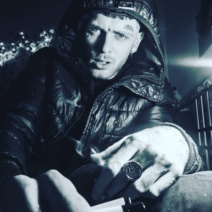 1 pic. SMOKE CALI GETTING BLOW-JOBS ?? #scally #chav #calipack #CannabisCommunity https://t.co/VUxTv