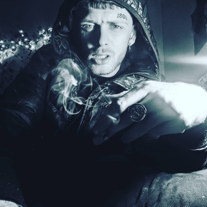 2 pic. SMOKE CALI GETTING BLOW-JOBS ?? #scally #chav #calipack #CannabisCommunity https://t.co/VUxTv