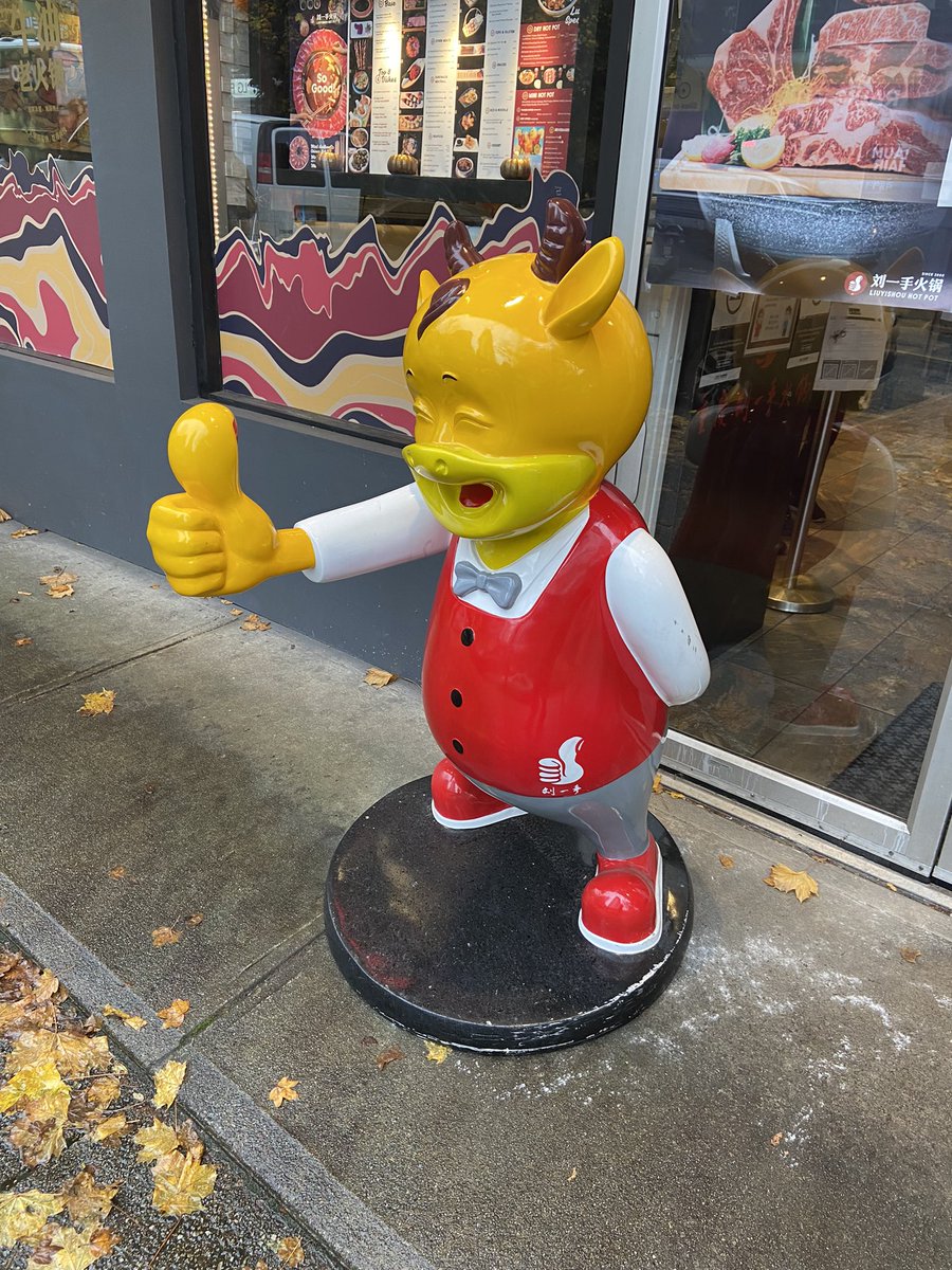 This little guy reminds me of <a href="/PhilMickelson/">Phil Mickelson</a> after setting the #thumbsup world record. 👍