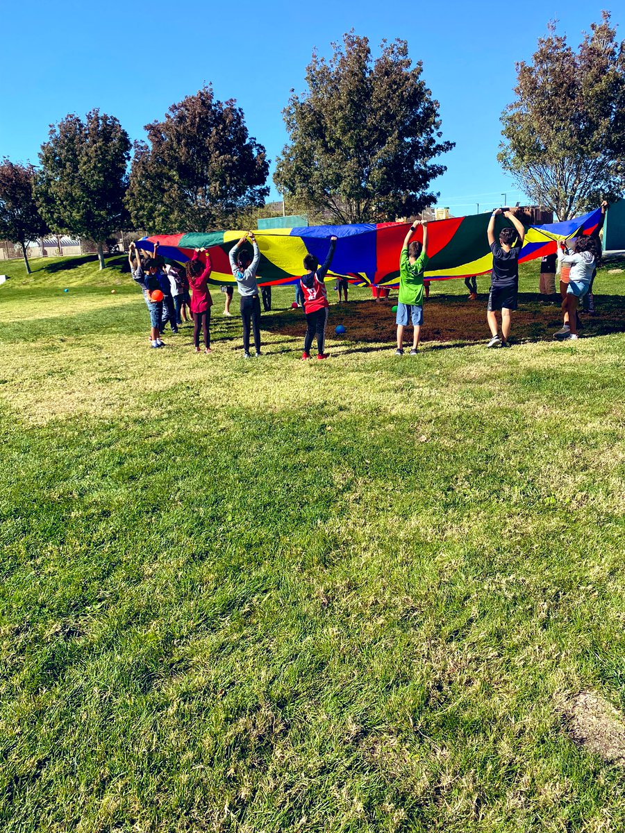 TVIS_Sharp's tweet photo. Parachute day = the best day! #TheSilverValleyWay #thetvisway https://t.co/tbrWXMMFah