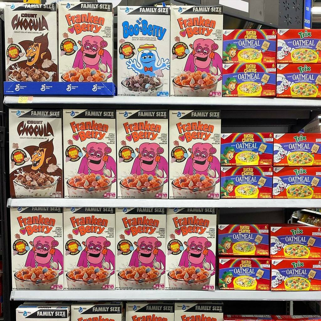 BarryWaldo's tweet photo. You know you’re in the USA when…
This is my childhood on a shelf. But now #Oatmeal with #Trix #luckycharms 😵💫🤯
How much do you think will fit in my suitcase?
#ilovecereal #cereallover #americankids #frankenberry #countchocula https://t.co/dKMOTTTocl https://t.co/kIM69qwXov