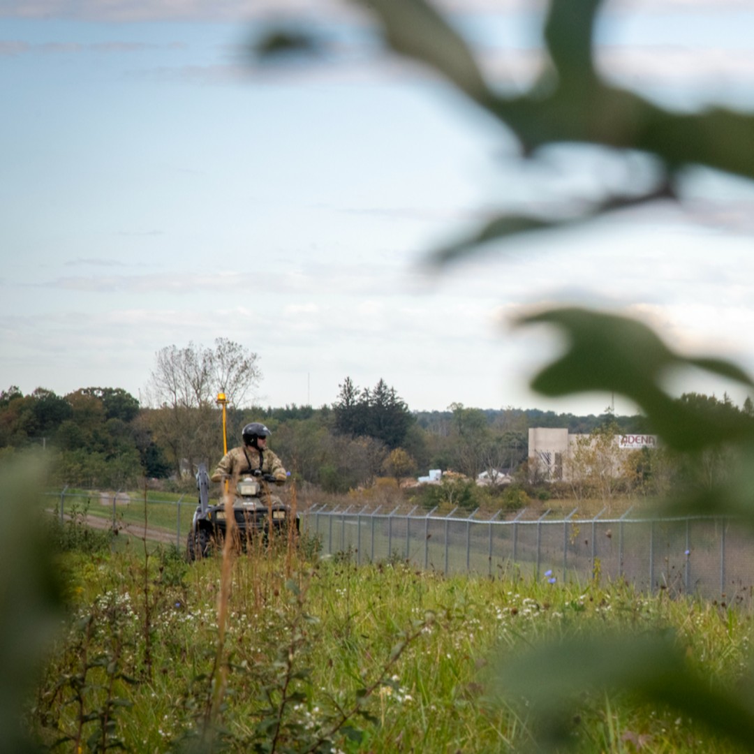 AirNatlGuard's tweet photo. .@179AW airfield management Airmen conduct Bird Aircraft Strike Hazard (BASH) ops at Mansfield Lahm Air National Guard Base, Ohio. The BASH program helps mitigate the risk of aircraft bird strikes by relocating wildlife to safer habitats away from the flight line. https://t.co/hKCHzJ4wM3