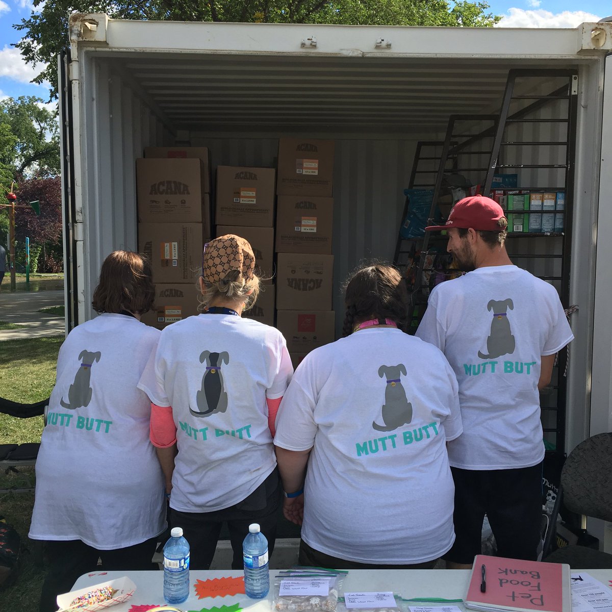 RecAndWellness's tweet photo. Another throwback, this time to when we got the #PetFoodBank team back together at @muttstock! #RecAndWellness https://t.co/k2AkO9rdXF