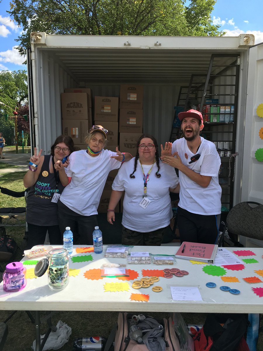 RecAndWellness's tweet photo. Another throwback, this time to when we got the #PetFoodBank team back together at @muttstock! #RecAndWellness https://t.co/k2AkO9rdXF