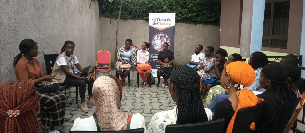 IrMihigo's tweet photo. Pas de pose quand les jeunes partagent, discutent les bonnes informations sur la #SSR
La semaine d'animation de #FocusGroup avec @yarhdrc appuyé par @IpasOrg continue avec le thème : Sexe,Sexualité et Avortement
#MakokiYaMwasi @YouthSprint @Mulunda_JC @Dr_Mpoyi @afiamama @RBatezi https://t.co/uEci4eMzlD