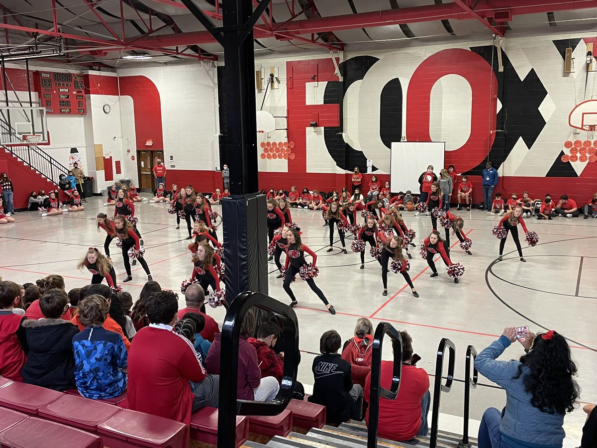 SraWhyman's tweet photo. Feeling the FMS spirit today! ❤️🖤 @FoxMiddleSchool https://t.co/kNu2uVs5RI