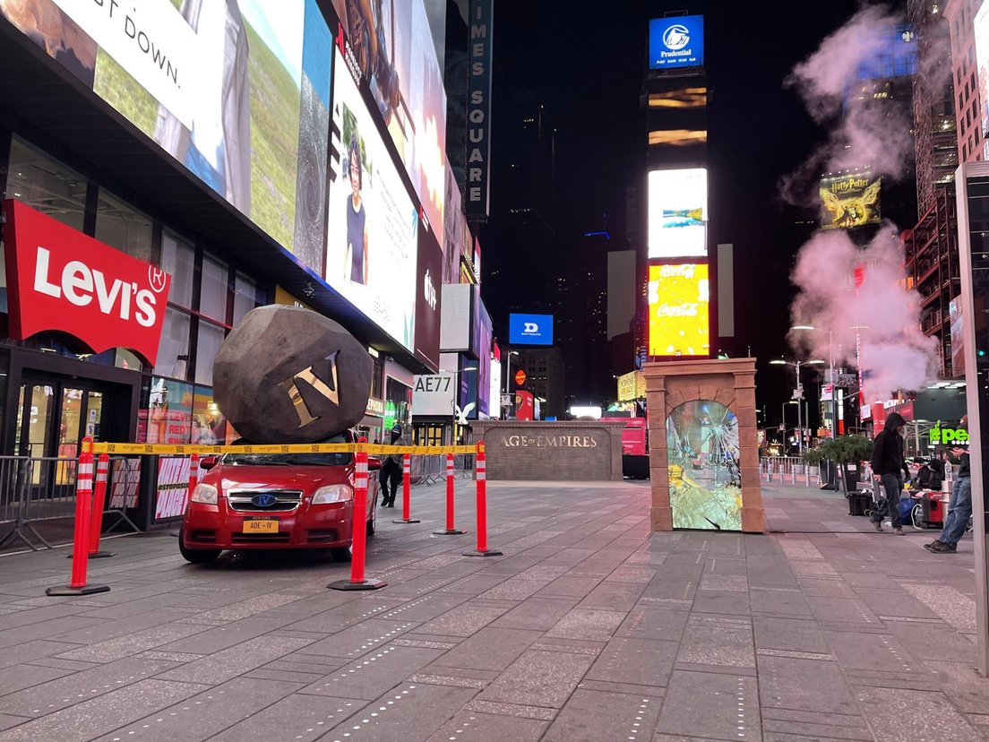 Age of Empires (@ageofempires) on Twitter photo Make history your story in <a href="/TimesSquareNYC/">Times Square</a> today! Mind the trebuchets. 😉 #AgeofEmpiresIV #Age4Ward Make history your story in <a href="/TimesSquareNYC/">Times Square</a> today! Mind the trebuchets. 😉 #AgeofEmpiresIV #Age4Ward