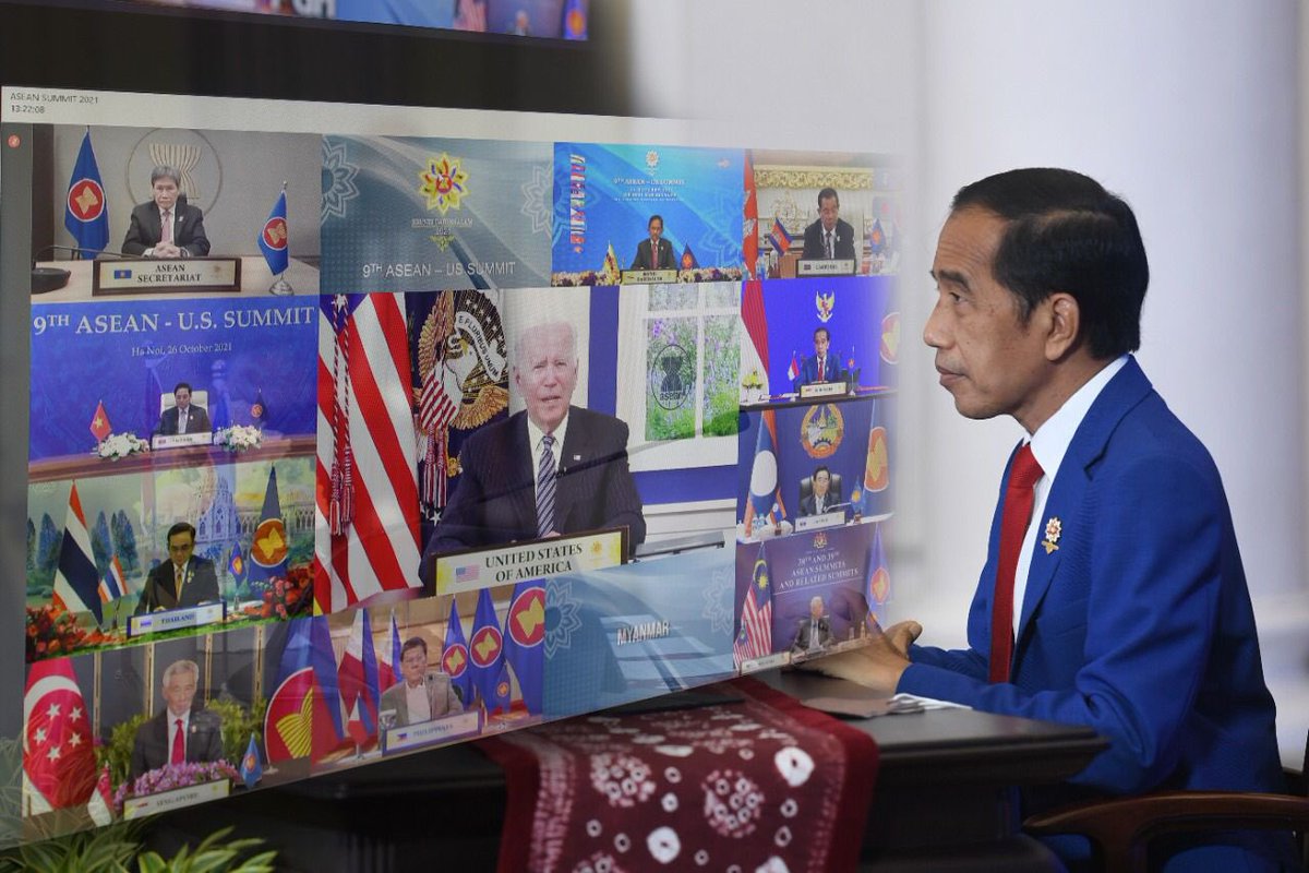 Menlu_RI's tweet photo. From Istana Bogor, accompanied President @Jokowi in welcoming US President Joe Biden to the 9th #ASEANUS Summit (26/10) https://t.co/gGQPFDTc0Q