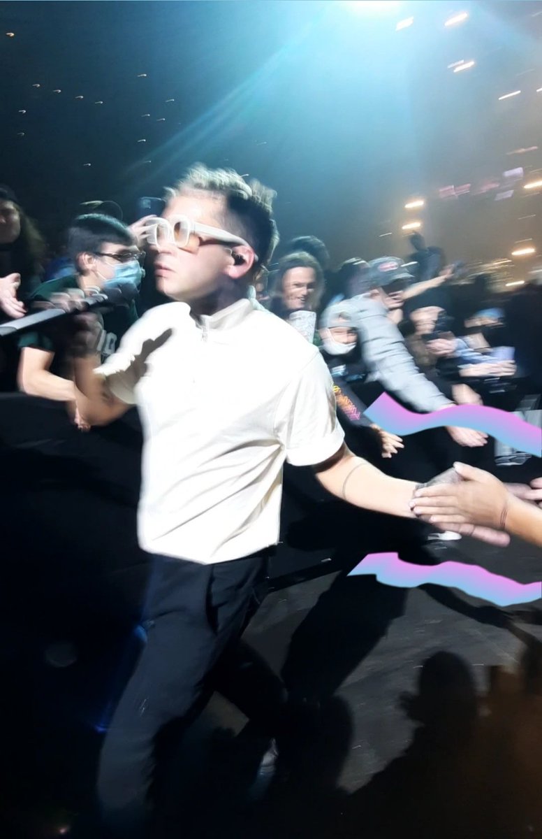 NikkiLee0313's tweet photo. Hey @tylerrjoseph , how did it feel to high five a tiny version of yourself? You are helping this boy more than you know. Thank you for the drumstick and for everything! #tylerjoseph #takeovercbus1 #takeovercbus #twentyonepilots https://t.co/aBBjtHo2IO