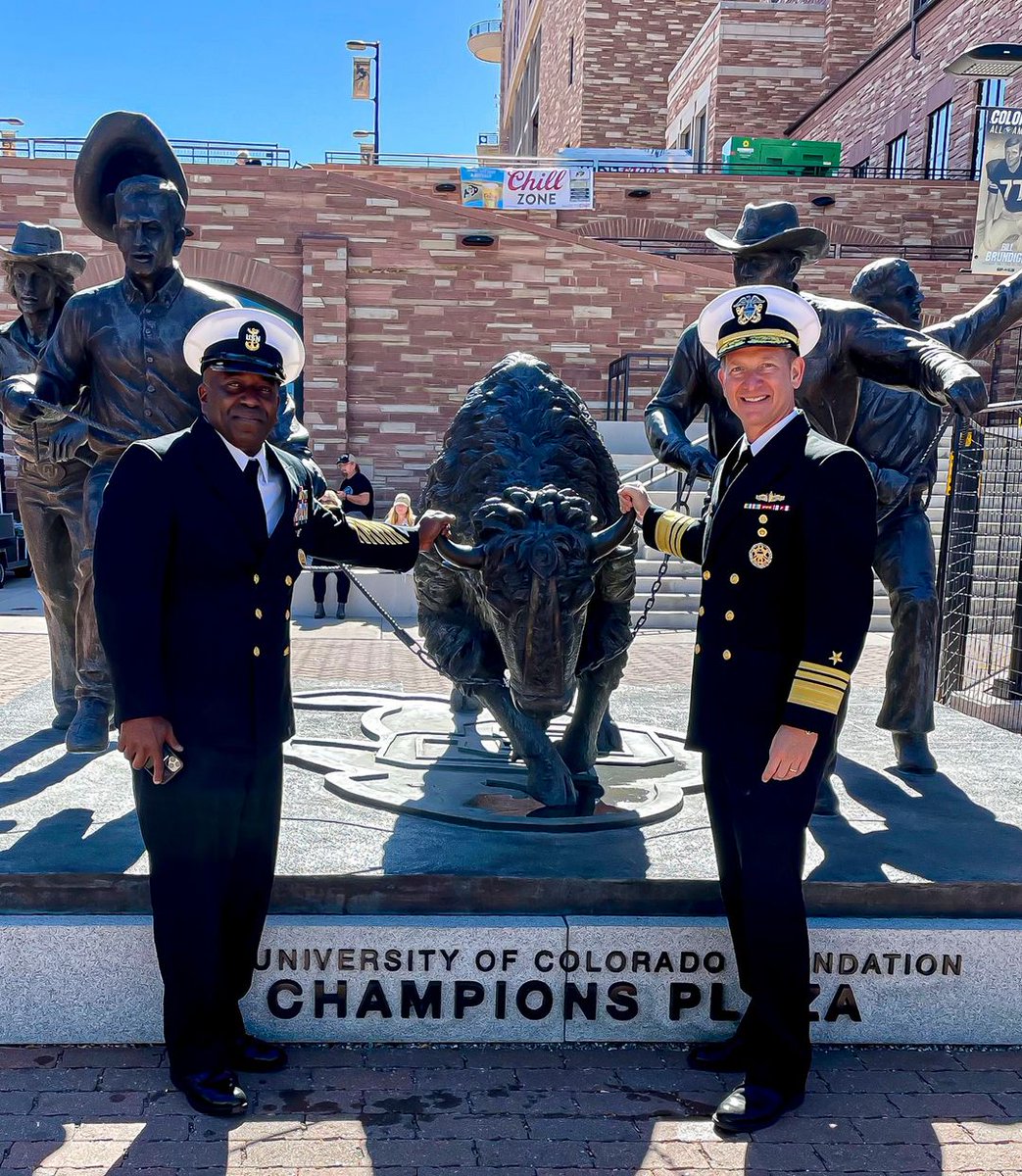 USNavyCNR's tweet photo. #TBT…well, not that throw back. Happy to have participated in #DenverNavyWeek telling the Navy story to CO, and why a strong Navy protects the American way of life. Photos: with CU #NROTC, enlisting new #Sailors, proclamation with the Mayor, and with Force Hunt and the CU bull. https://t.co/idpcoOUSj3