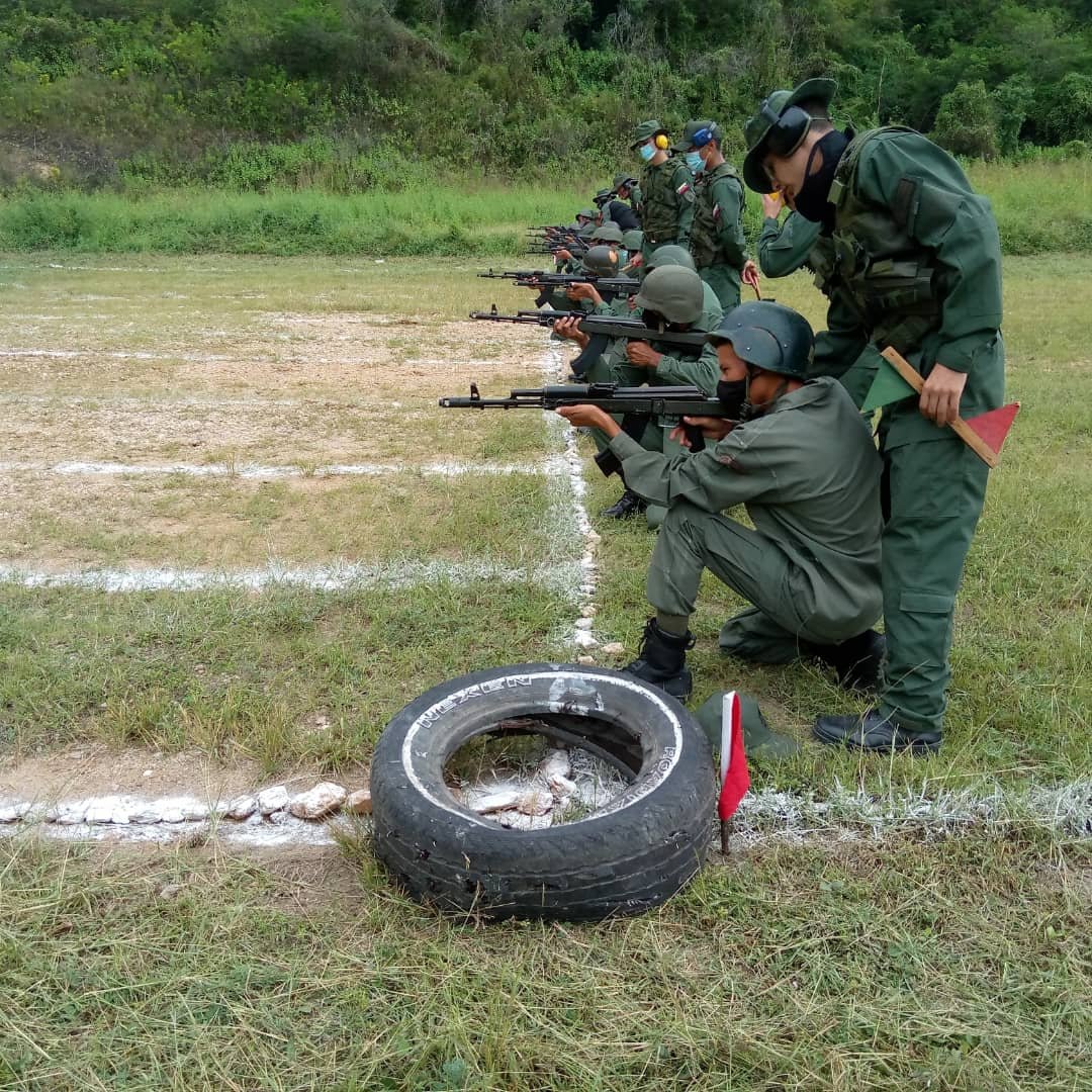 amb_Efotrop's tweet photo. #28OCT ||📌Entérate
.
Polígono Diurno dirigido al personal militar profesional, tropas alistadas y aspirantes alumnos de esta prestigiosa Casa de Estudios, con la finalidad de incrementar el Apresto Operacional en el marco de las Elecciones Regionales Noviembre - 2021.
@BagfmAmb https://t.co/mOqT70YN2O