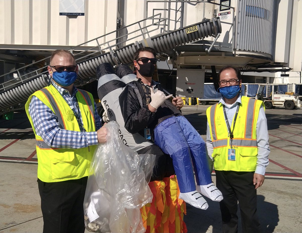 LAX’s Halloween FOD Walk saw everyone’s trick or treat bags overflowing with FOD. A few witches even worked their magic to give us one of the cleanest ramps in the system! 🧙‍♀️🧛🏻‍♂️🎃💀👻#UnitedInSafety #SafetyLAXOwnsIt @AOSafetyUAL @JohnK_UA @mcgrath_jonna @MikeHannaUAL