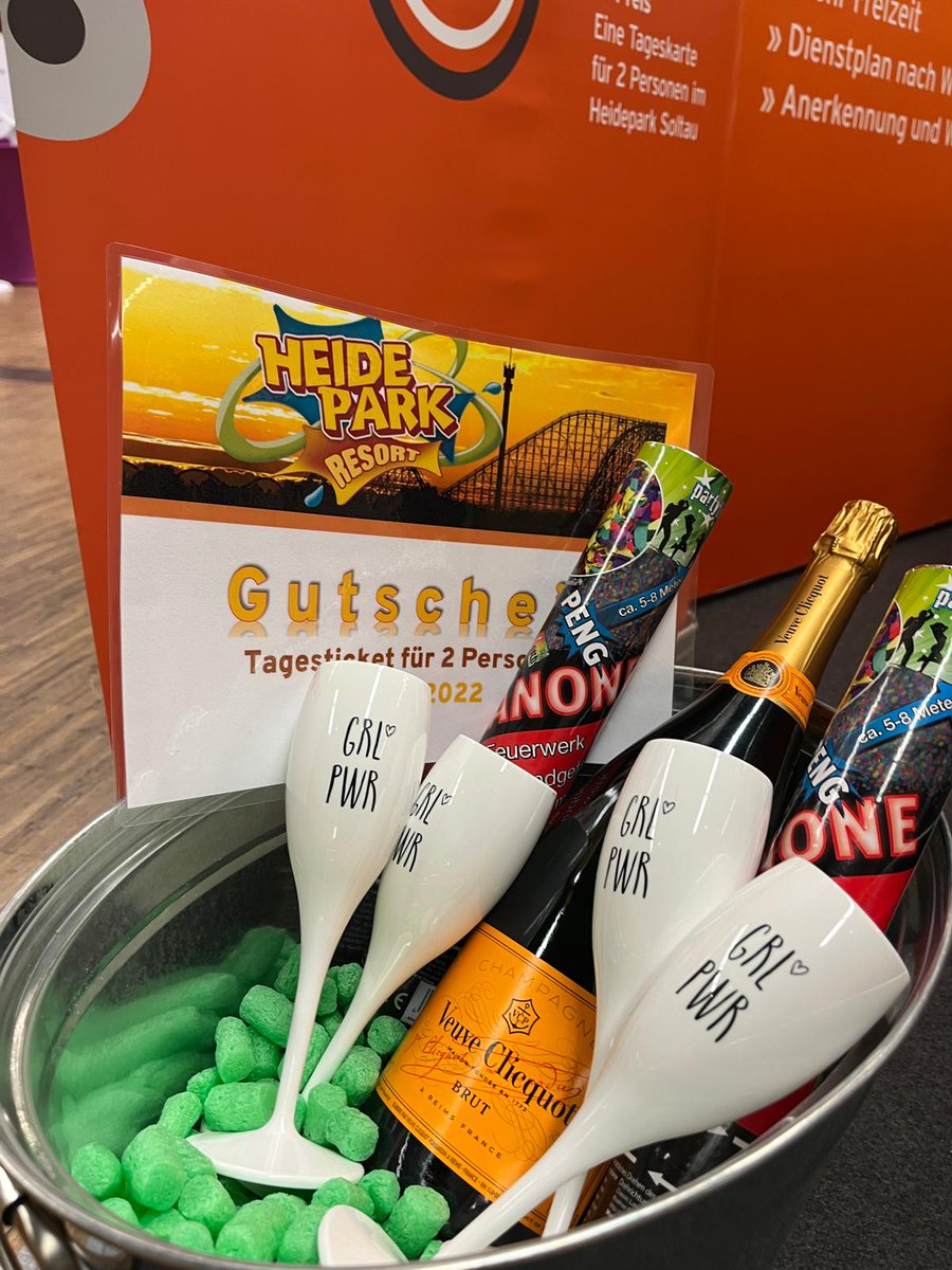 PromediG's tweet photo. Denkt an unser Gewinnspiel, auch bei der Berliner JOBMEDI heißt es wieder:
Jede Bewerbung kann gewinnen😁

#messe #jobmedi #promedi #gewinnspiel #tollepreise #heidepark #bewerbung #preise #champagner #wellnesstime #berlín https://t.co/QsJy2jVnNc