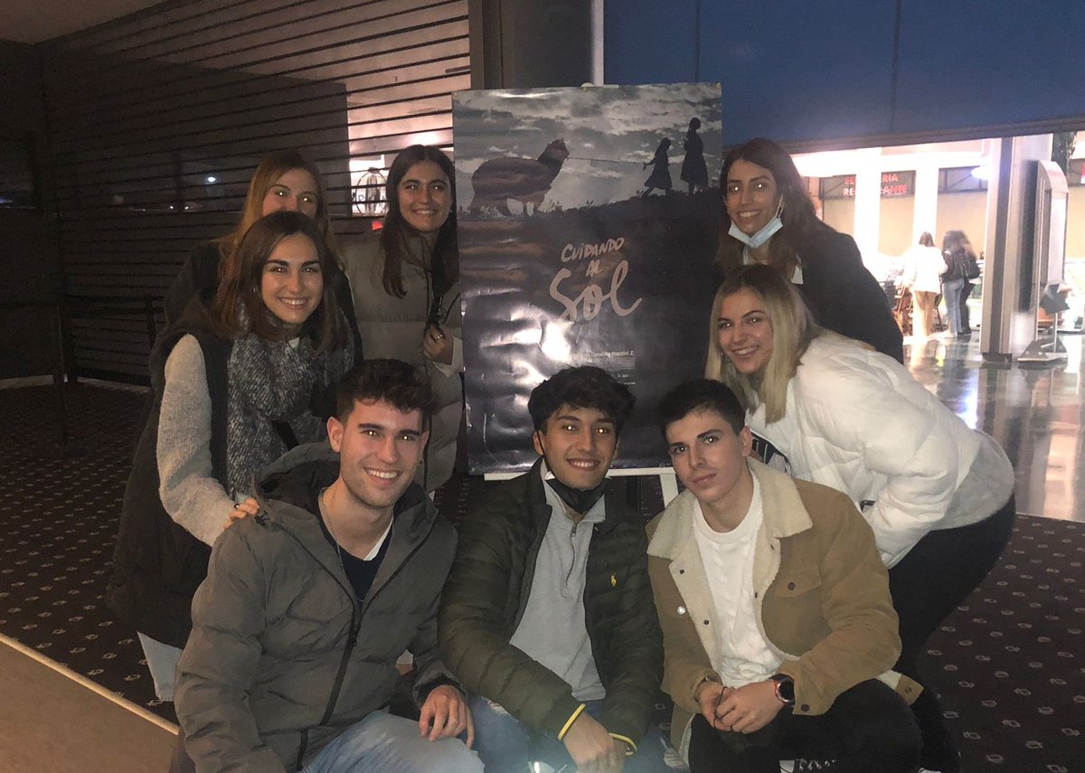 aitanaquin2's tweet photo. Ayer disfrutamos del preestreno de "Cuidando al sol" y solo puedo decir que os animo a verla a todos. 
#Cuidandoalsol @CretaProd https://t.co/vyz50ZXfQs