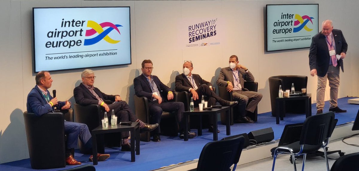 PADS4_'s tweet photo. ✈️Our expert Bjørn @PADSXPERT in action during the "Meet the experts" seminar at the @interairport 

#PADS4 #FIDS #interairporteurope https://t.co/mFLwmhaNhM