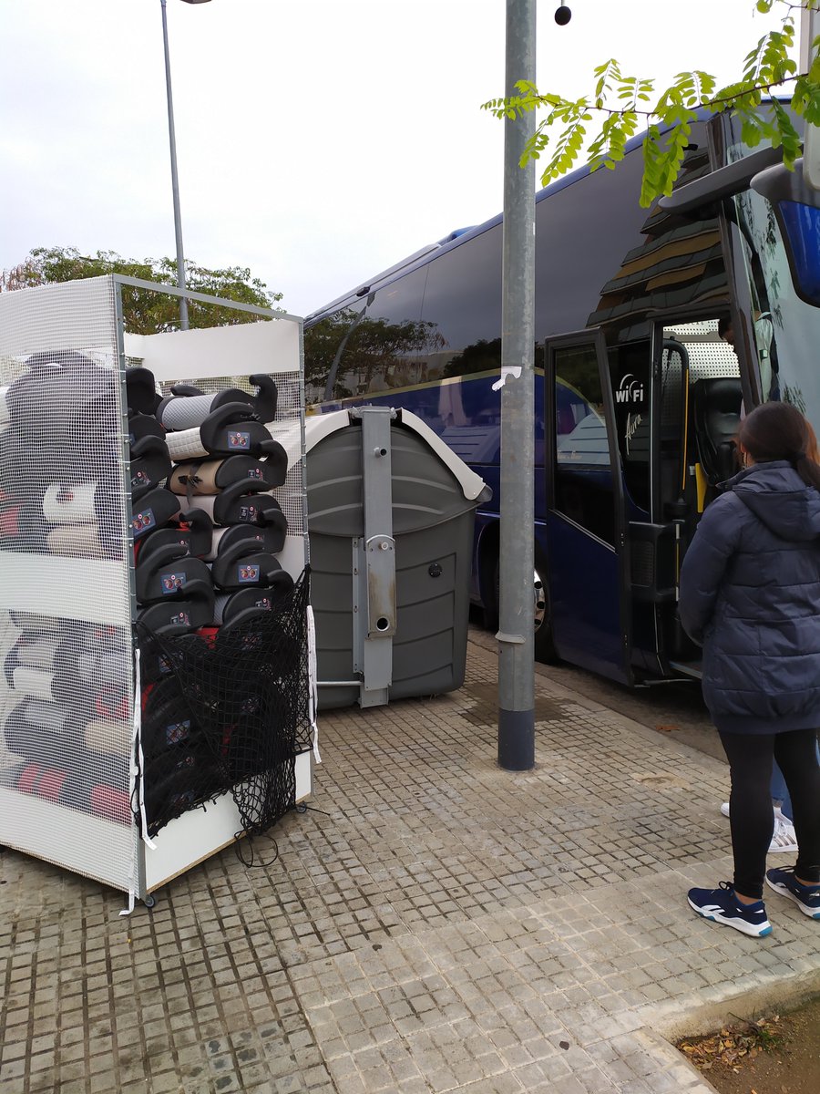 STECatalunya's tweet photo. Queremos felicitar a l'Escola Mediterrània de Viladecans que hoy ha realizado su primera salida con autocares con cinturones de 3 puntos y alzadores para todos sus niñ@s. 
Gracias @TesSeguro @plataforma5p por vuestra ayuda, al @AFAmedi  y tod@s los que lo habéis hecho posible. https://t.co/myTwMQezZr