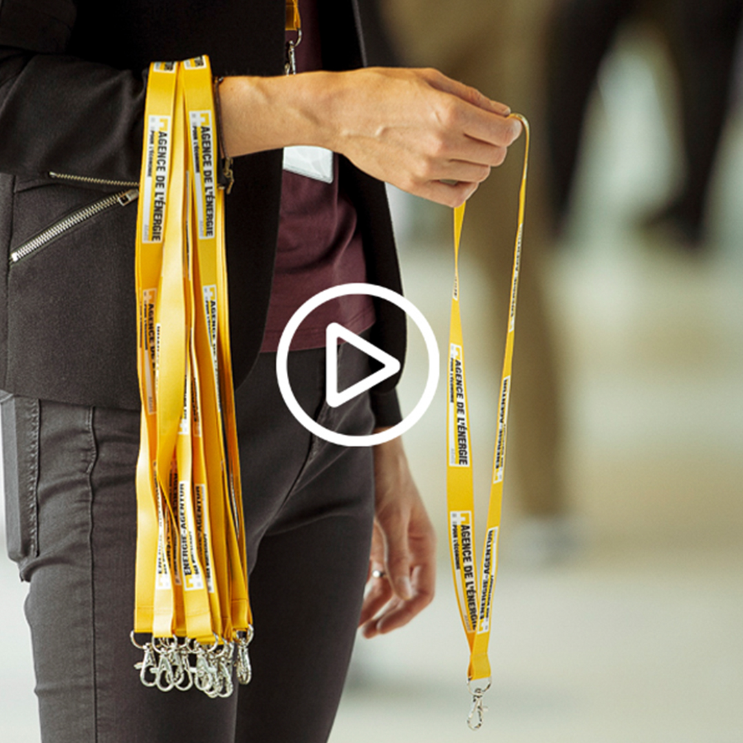 info_enaw's tweet image. Mit 430 Teilnehmenden haben wir in Bern unseren 20. Geburtstag gefeiert, uns von Referaten inspirieren lassen und mit der «Roadmap zur Dekarbonisierung» die Zukunft eingeläutet. Film ab ▶️ bit.ly/3wD3lKv