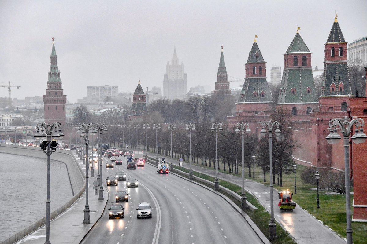 moscowgov's tweet photo. 🌧 First rain, then snow and a smooth approach to subzero temperatures: these will be on the weekend.

📷 Julia Ivanko 

#weather #autumn #November #city #Moscow https://t.co/TywfZqVraF