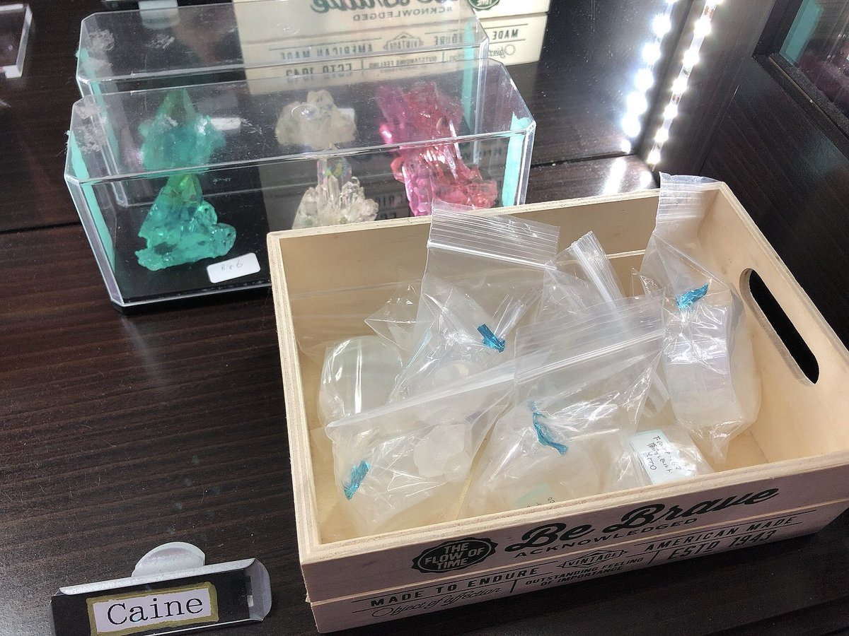 CA_TOKYO's tweet photo. 【作家様の作品在庫状況】

✦kanoline様
ワイヤーとレジンで作られた可愛らしいお花のアクセサリー達🌸
葉っぱから蕾までリアルに作られているので本物の花のような完成度です

✦Caine様
様々な形のモールドがたくさん😍
中には鉱物がセットになったモールドもあります💕
お迎えお待ちしております😊 https://t.co/Ny1c6NmD2Z