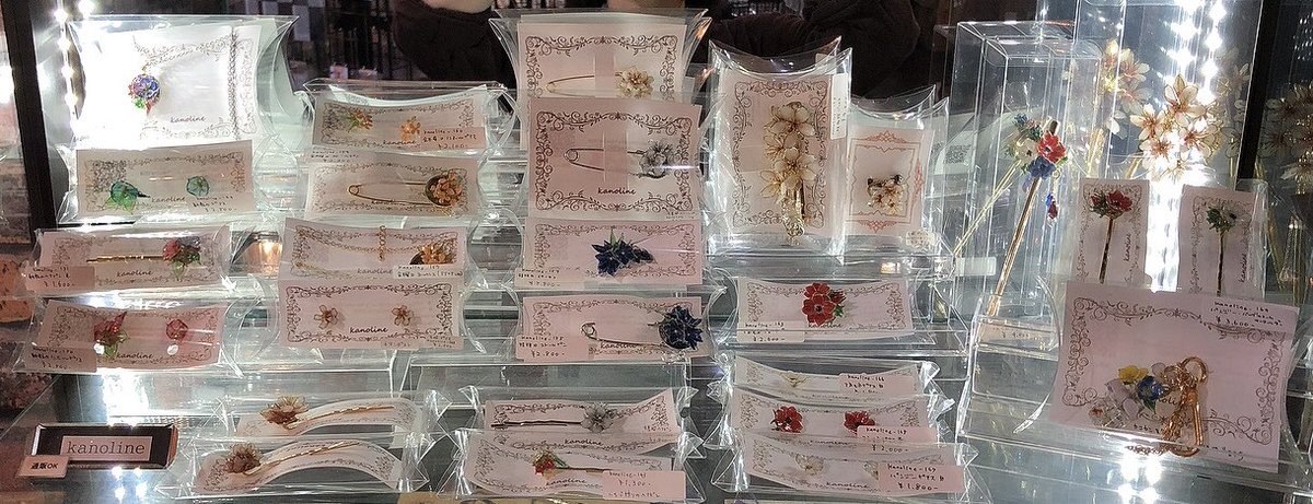 CA_TOKYO's tweet photo. 【作家様の作品在庫状況】

✦kanoline様
ワイヤーとレジンで作られた可愛らしいお花のアクセサリー達🌸
葉っぱから蕾までリアルに作られているので本物の花のような完成度です

✦Caine様
様々な形のモールドがたくさん😍
中には鉱物がセットになったモールドもあります💕
お迎えお待ちしております😊 https://t.co/Ny1c6NmD2Z