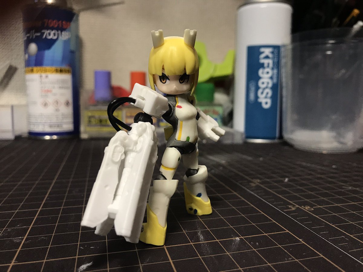 今回の本はデスクトップアーミー本、もとい、うちの子イラスト本を間に合えば出します。。。 