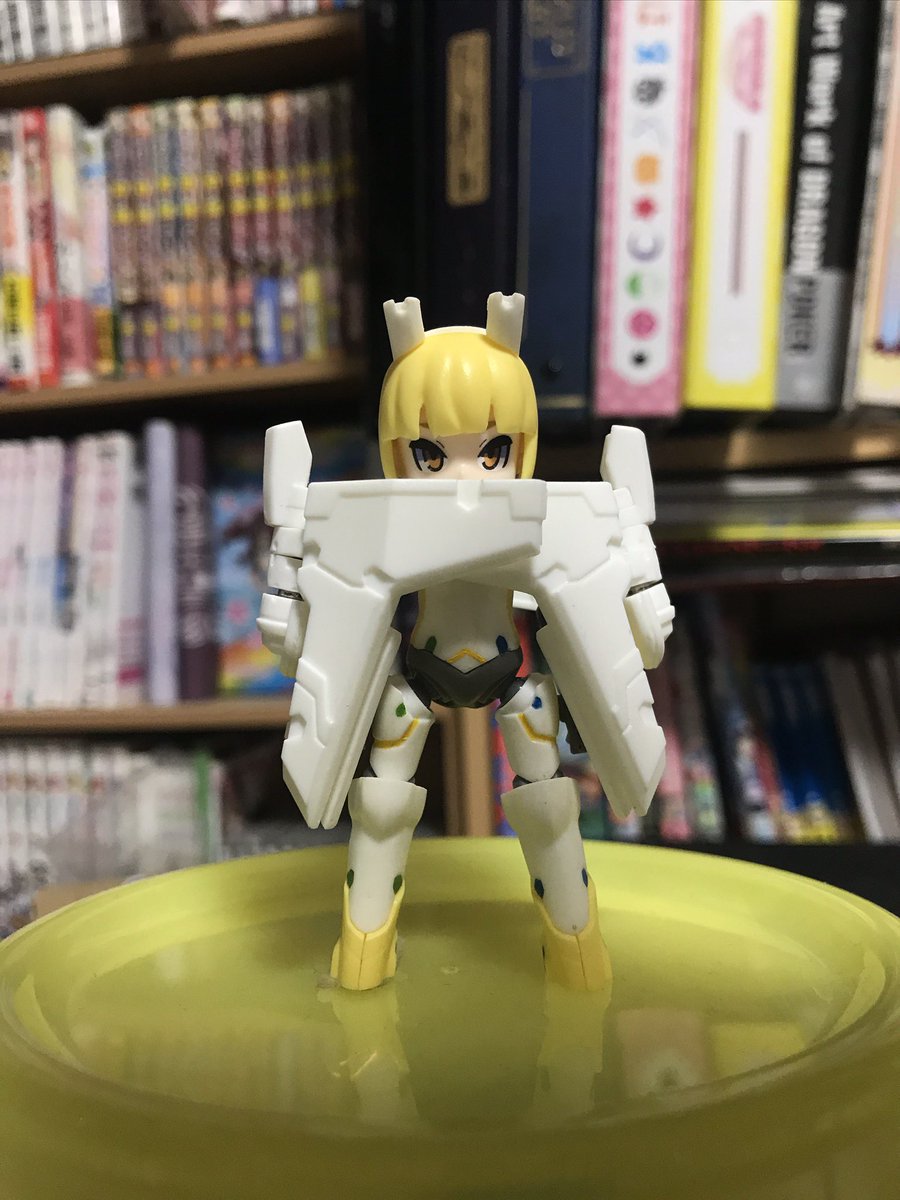 今回の本はデスクトップアーミー本、もとい、うちの子イラスト本を間に合えば出します。。。 