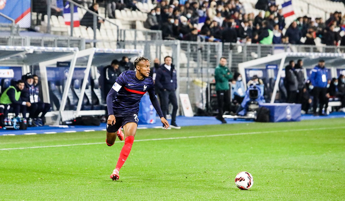 On se souvient toujours de sa première fois !

Et elle ne dure pas toujours quinze minutes alors bravo <a href="/NathanNgoumou/">Nathan Ngoumou</a> 👏

📷 <a href="/equipedefrance/">Equipe de France ⭐⭐</a>