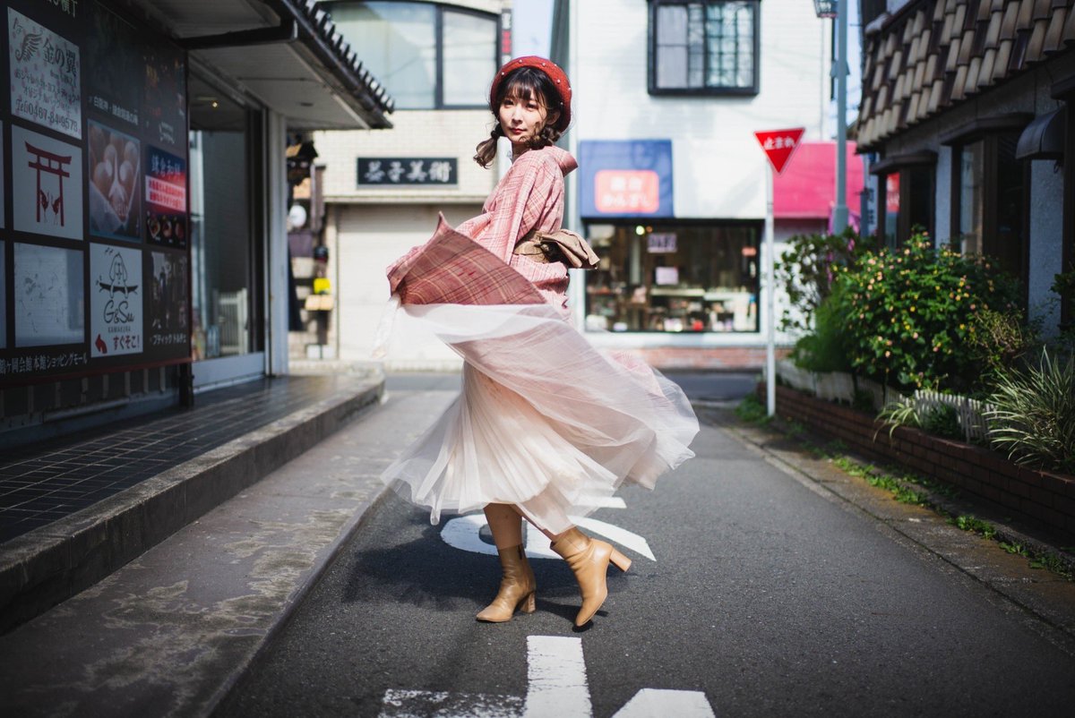 chitaphotogram's tweet photo. 都内で活動しているカメラマンです。
なんだかよくわからないままケンタソーヤングさんにTwitterのアカウントを作って頂いたので、とりあえずケンタソーヤングさんに撮ってもらった写真を載せておきます。カメラマンです。笑 https://t.co/nHwbPVuaGk