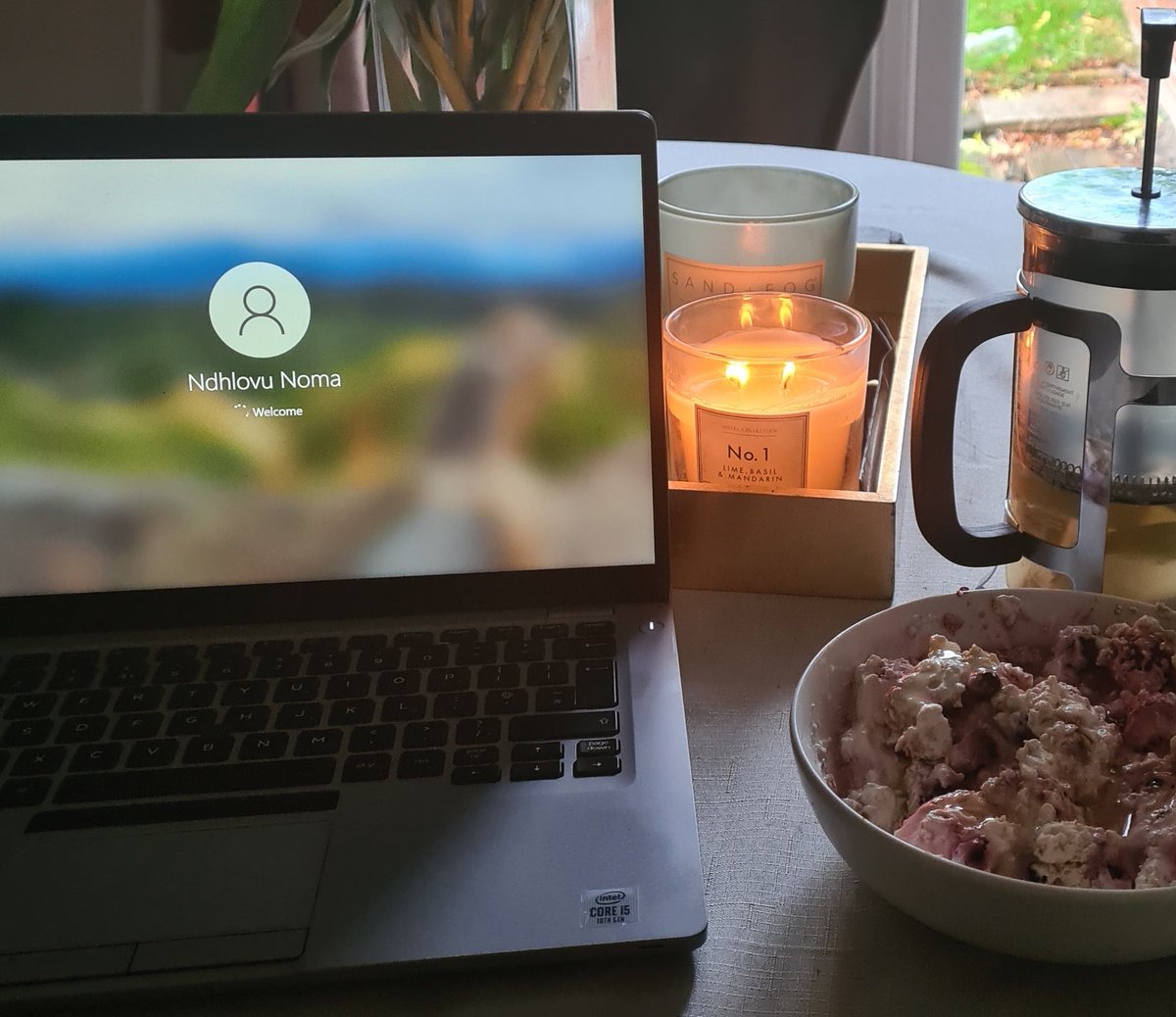 KhosazanaNoma's tweet photo. Working from home @allofusinmind practising a calming environment a tip from yesterday's health and wellbeing Forum #health #WFH #keepcalmandworkfromhome https://t.co/p2rzoKUoHM