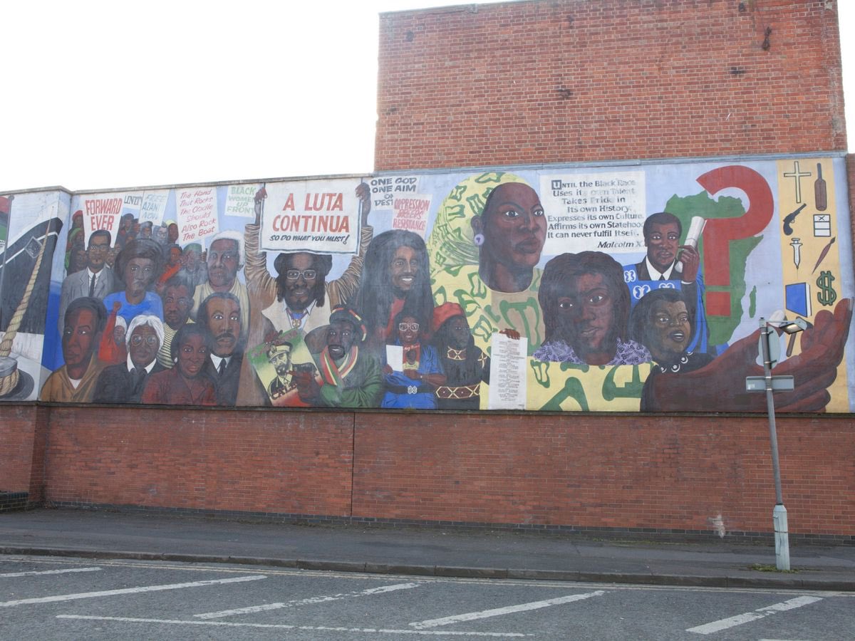 At Wed nite’s <a href="/ReadingCouncil/">Reading Borough Council</a> HNL Comm I was delighted to initiate a Street Art Advisory Panel that will aim to positively celebrate &amp; guide Reading’s burgeoning street art scene. Unlike negative graffiti, street art can truly lift up &amp; elevate our communities!😊.<a href="/RDGLabourCllrs/">Reading Labour Councillors</a>
