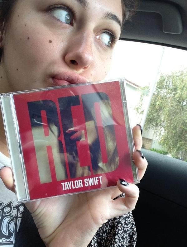 dvnsworld's tweet image. BURNING RED, LET’S GO!!!! #RedTaylorsVersion
