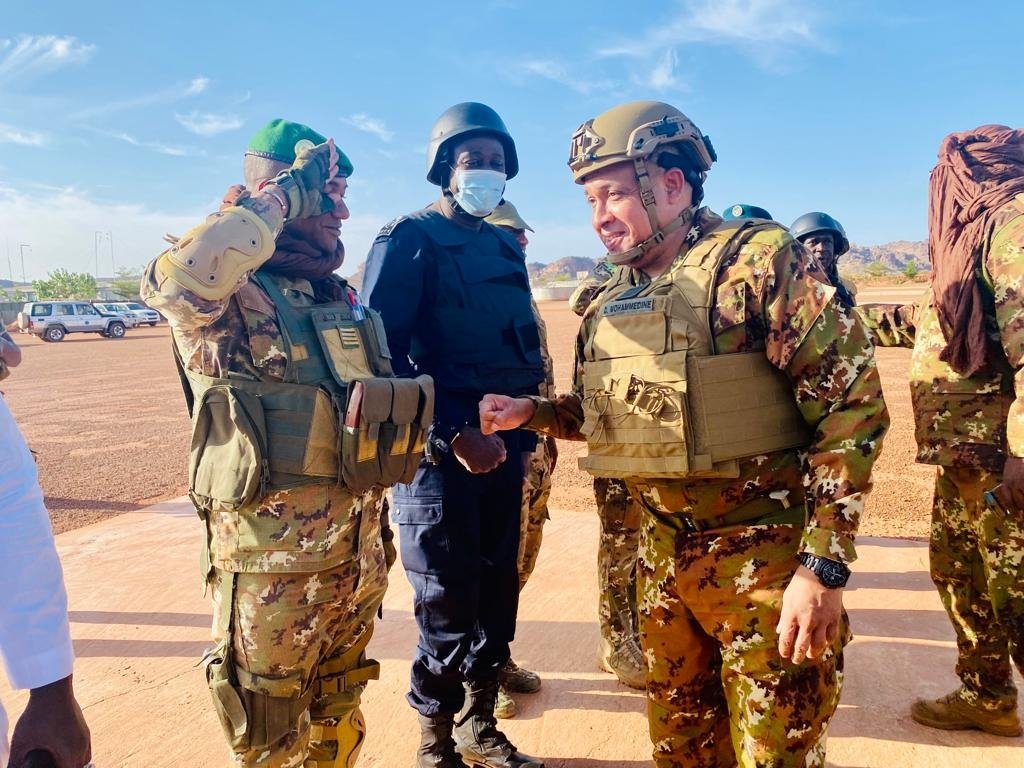 Le Ministre de la Sécurité et de la Protection Civile, le Colonel-major Daoud Aly Mohammedine a inauguré ce matin le nouveau Commissariat de la ville de Douentza, d'une valeur de plus 200 millions financé par le budget national