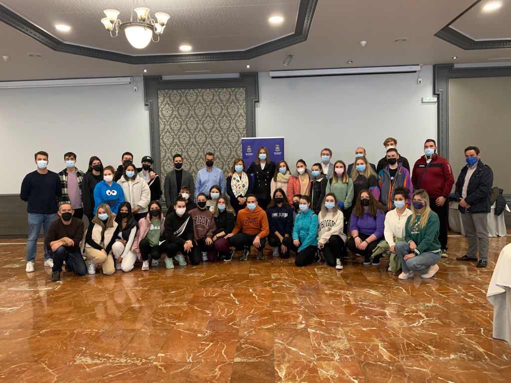 openfaculty's tweet photo. Finalizamos la semana con nuestros alumnos #gradoturismo conociendo todos los rincones @aguadearchena de la mano del #Director y charlando con la #Alcaldesa @AytoArchena sobre el avance del estudio para convertir Archena en un destino turístico inteligente.
#planestudios #valor https://t.co/sYMr4iVAe9