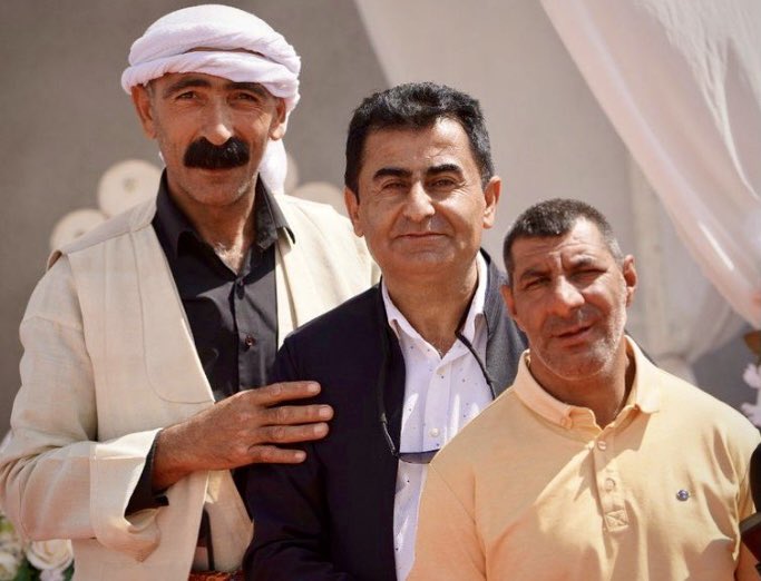 Rubarbelgeseli's tweet photo. Köylerimizin  renkli yüzleri ile kaybolmaya yüz tutmuş kültürleri ve örf adetleri ekrana taşımaya devam eden #Rubar bu akşam tekrar bölümü ile 20:15’te sizlerle olacak..  

@TRTKurdiTV @kemalgms #van #başkale https://t.co/tOCTi3FhiT