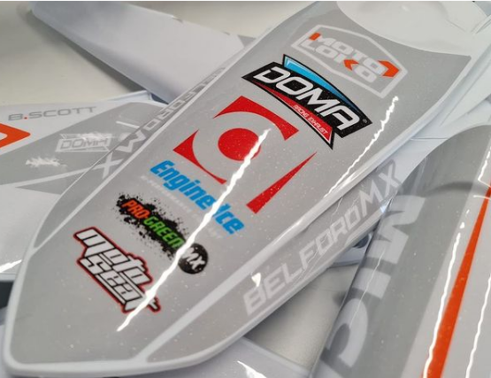 GP_Grafix's tweet photo. Can’t get over this KTM kit fitted to white plastics with a glitter finish 🔥

📞01249 446347
📧sales@gpgrafix.com
https://t.co/ZKZLqUsg81

#gpgrafix #custom #graphics #mx #sx #motocross #supercross #customgraphics #custommxgraphics #mxgraphics #custommotocrossgraphics #ktm https://t.co/3pRqCDUJ4i