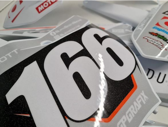 GP_Grafix's tweet photo. Can’t get over this KTM kit fitted to white plastics with a glitter finish 🔥

📞01249 446347
📧sales@gpgrafix.com
https://t.co/ZKZLqUsg81

#gpgrafix #custom #graphics #mx #sx #motocross #supercross #customgraphics #custommxgraphics #mxgraphics #custommotocrossgraphics #ktm https://t.co/3pRqCDUJ4i