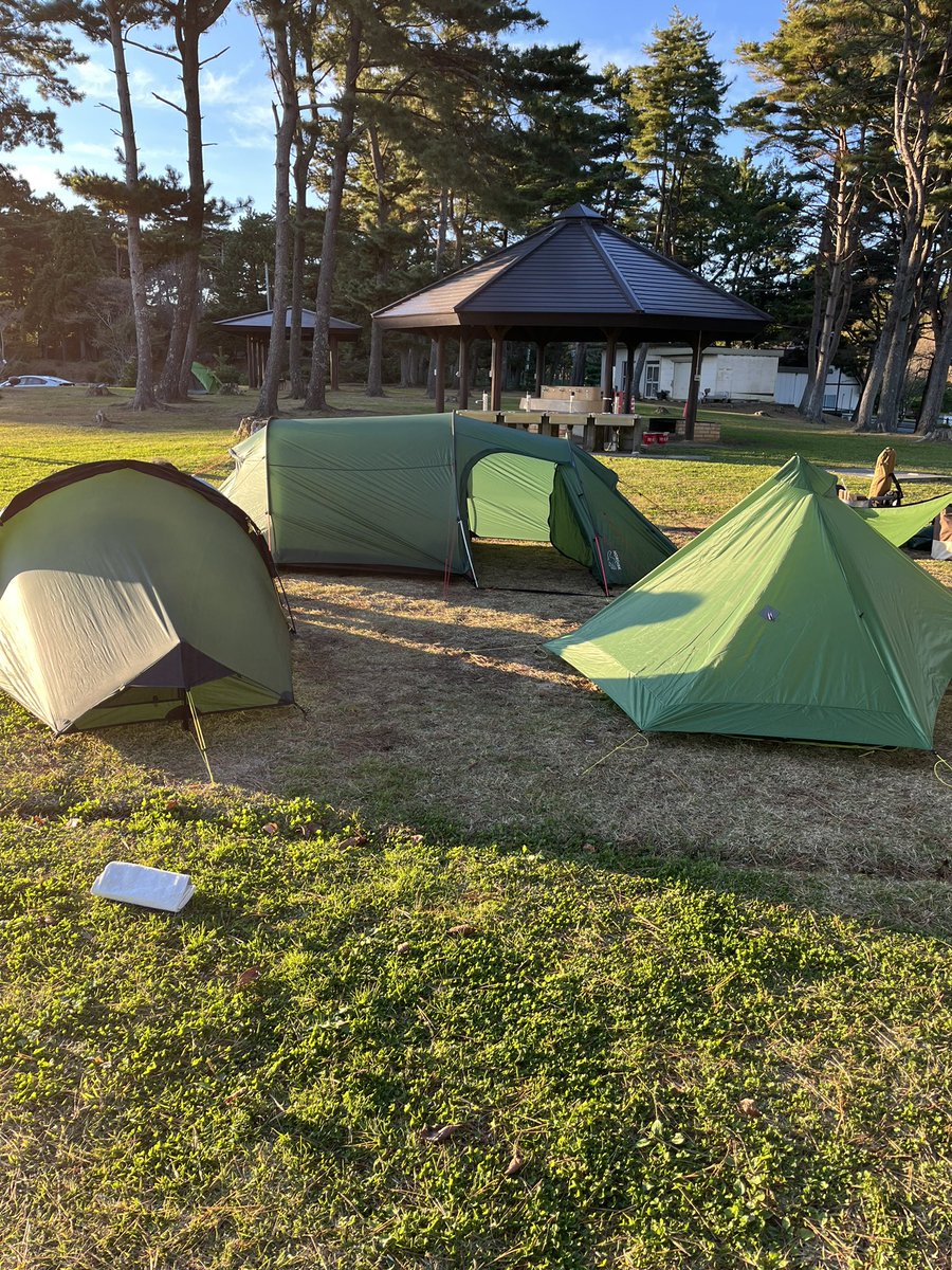 ryo06270's tweet photo. 若人はキャンプの楽しみを知ってしまった https://t.co/4iVRNienLs