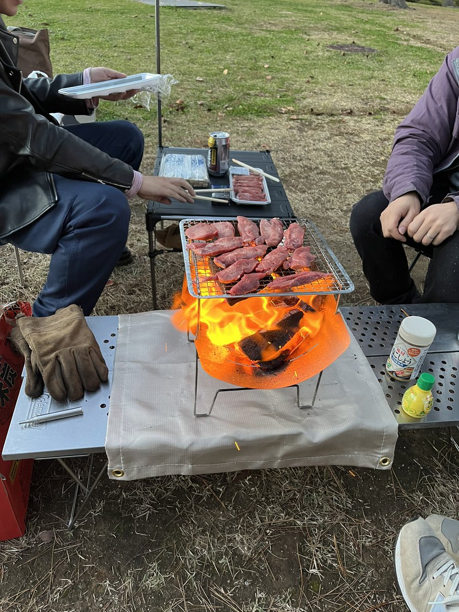 ryo06270's tweet photo. 若人はキャンプの楽しみを知ってしまった https://t.co/4iVRNienLs