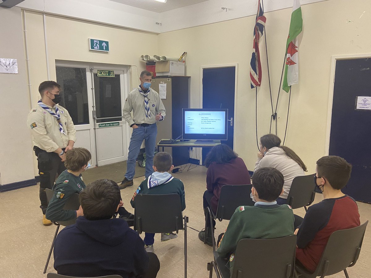 GowertonScout's tweet photo. A presentation from our Scout Leader Paul on his Brecon Beacons solo expeditions and discussions around equipment and map reading #scouts #scouting #gowerton #breconbeacons ⚜️⛺️🗺🧭🏴󠁧󠁢󠁷󠁬󠁳󠁿 https://t.co/0ImKK6IIZE