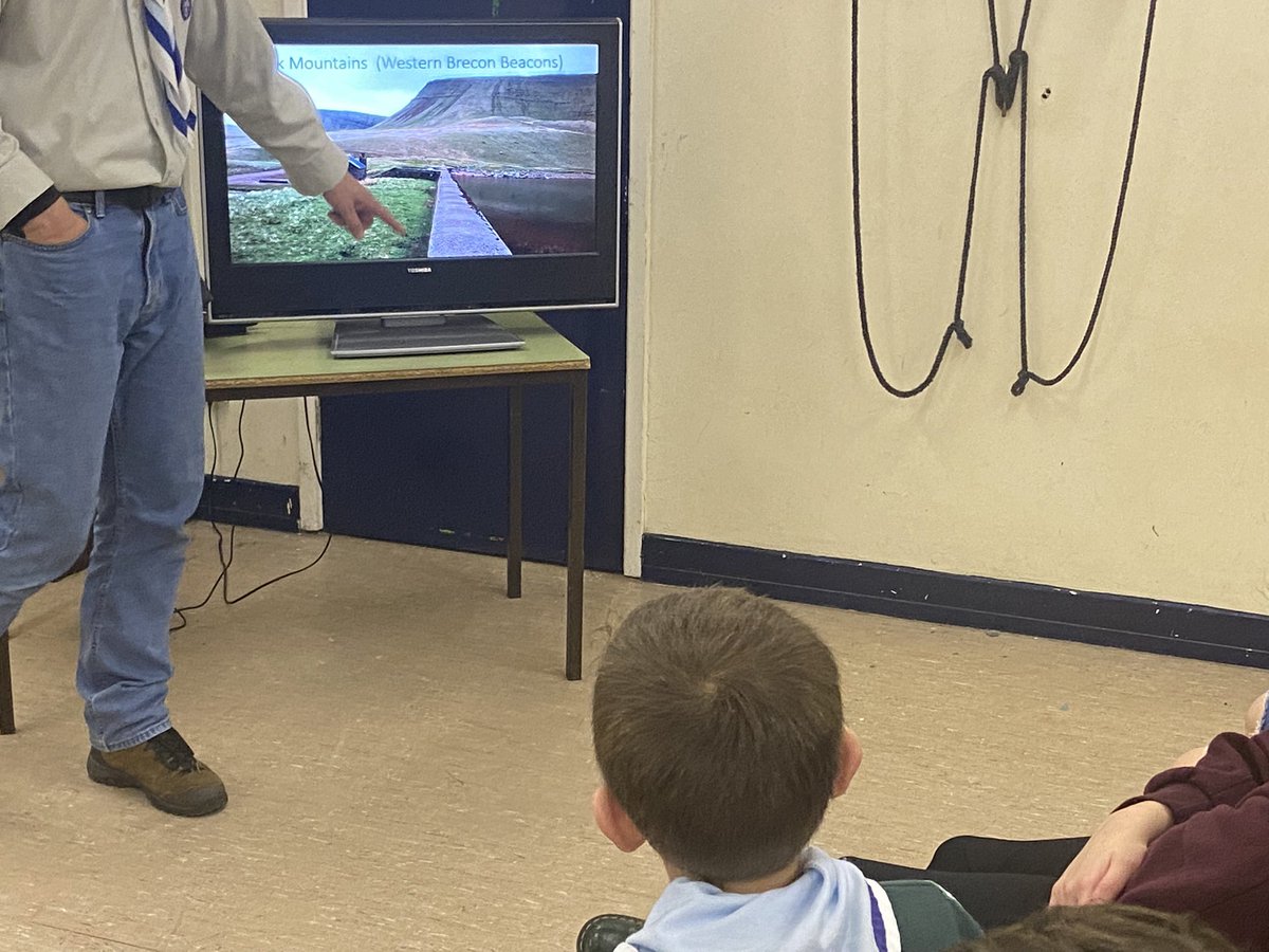 GowertonScout's tweet photo. A presentation from our Scout Leader Paul on his Brecon Beacons solo expeditions and discussions around equipment and map reading #scouts #scouting #gowerton #breconbeacons ⚜️⛺️🗺🧭🏴󠁧󠁢󠁷󠁬󠁳󠁿 https://t.co/0ImKK6IIZE
