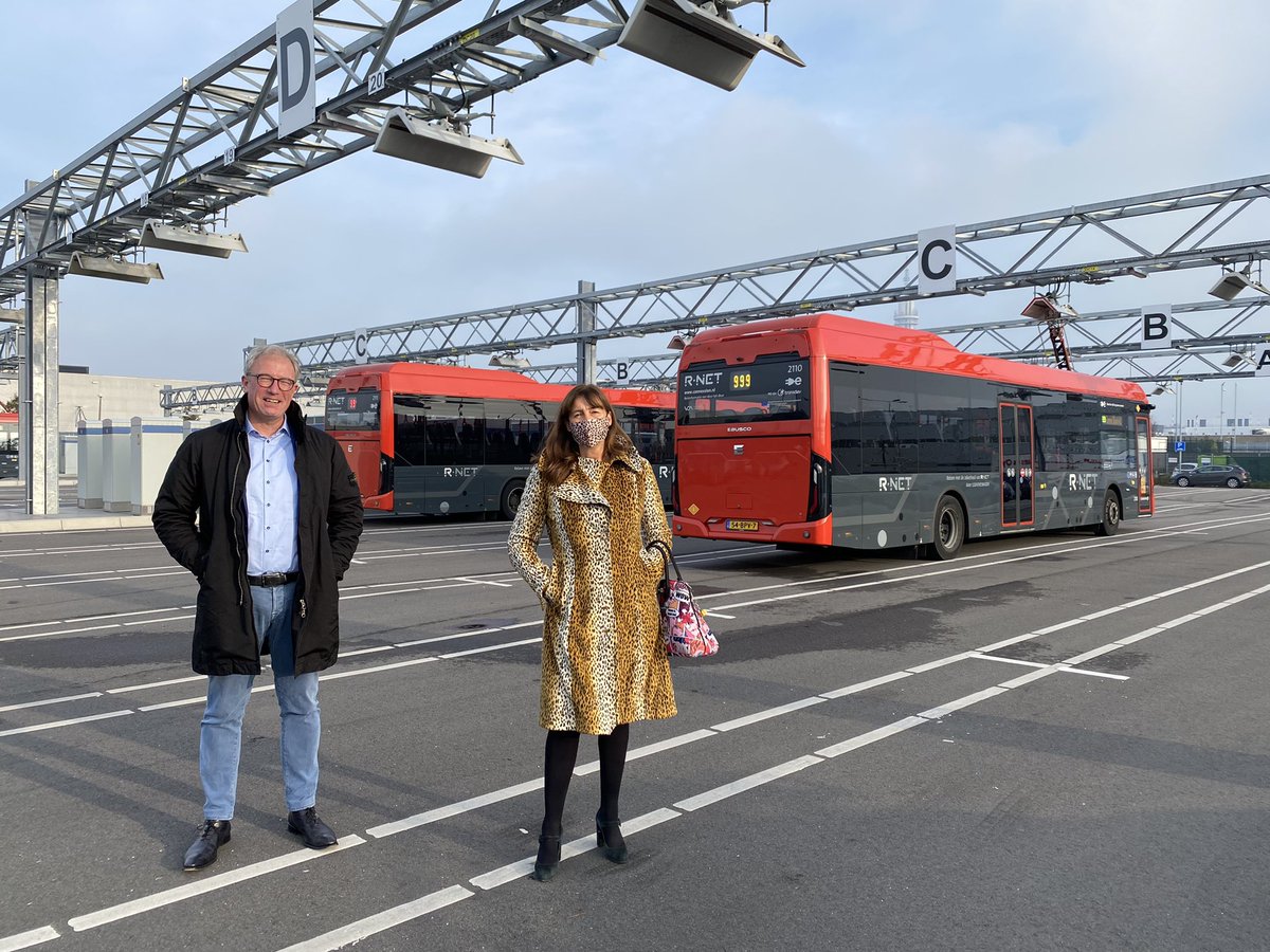 Zero-emmissie bus <a href="/Connexxion/">Connexxion</a> <a href="/Transdev_NL/">Transdev Nederland</a> met oa de dode hoek camera #veiligheid Beter zichtbaar, geen vieze spiegels, via scherm kijken. #innovatie Van busbedrijf naar ICT-bedrijf #stroomuitdaging <a href="/moi_adam/">Adam Zuyderwijk BBE BSc</a>