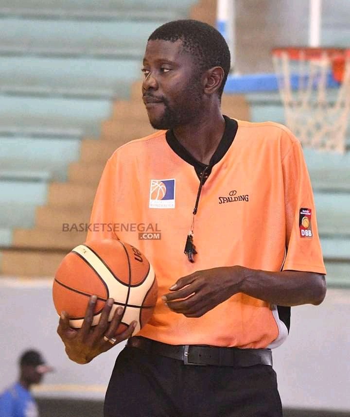 Basket_Senegal's tweet photo. Triste nouvelle pour le corps arbitral sénégalais... Mara n'est plus 😭
 
Repose en paix grand 🏀🇸🇳🏀

#Basketsenegal #cramc #cfamc #fsbb #arbitrage #referee @FSBBOFFICIEL https://t.co/uVXrOUHCw6