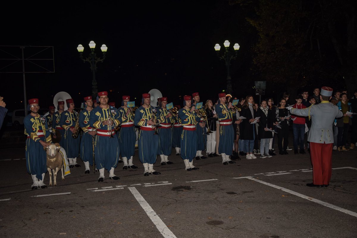 1er_Tirailleurs's tweet photo. #11novembre🇫🇷
Le #1RTir a participé aux cérémonies d’Epinal et de 8 villes marraines en présence des autorités locales. Lors de ces commémorations, les noms de nos frères d’armes morts au combat sur les théâtres d’opération dans l’année ont été cités. #EnLeurSouvenir https://t.co/cbsrwWXA1Q