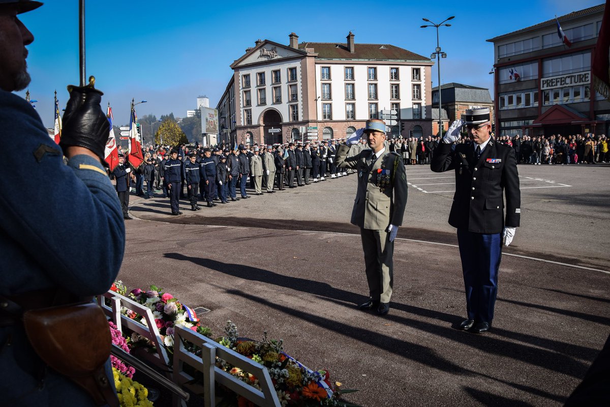 1er_Tirailleurs's tweet photo. #11novembre🇫🇷
Le #1RTir a participé aux cérémonies d’Epinal et de 8 villes marraines en présence des autorités locales. Lors de ces commémorations, les noms de nos frères d’armes morts au combat sur les théâtres d’opération dans l’année ont été cités. #EnLeurSouvenir https://t.co/cbsrwWXA1Q