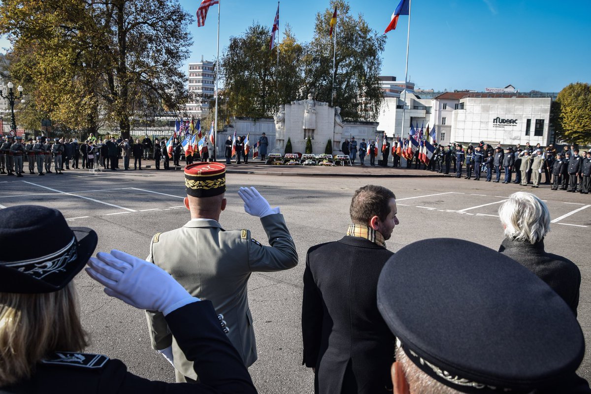 1er_Tirailleurs's tweet photo. #11novembre🇫🇷
Le #1RTir a participé aux cérémonies d’Epinal et de 8 villes marraines en présence des autorités locales. Lors de ces commémorations, les noms de nos frères d’armes morts au combat sur les théâtres d’opération dans l’année ont été cités. #EnLeurSouvenir https://t.co/cbsrwWXA1Q