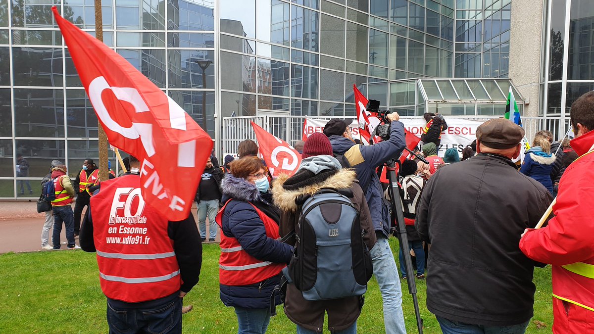 udfoessonne's tweet photo. Rassemblement devant le tribunal de commerce
Salariés #bergams du groupe #Norac https://t.co/2TbpiZThBh