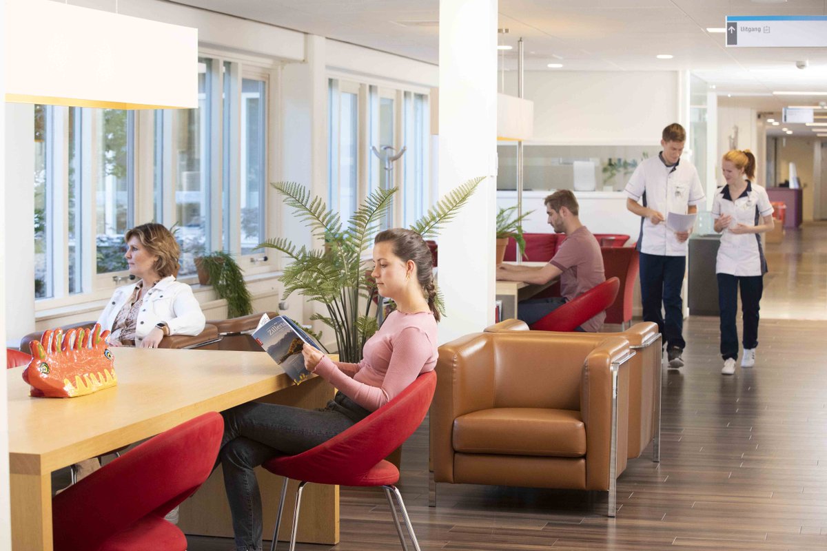 "Samen maken we een verschil voor mensen die leven met kanker. Zorg die raakt, doen we samen". 
Op deze #vacaturevrijdag lichten we graag de openstaande vacatures bij onze Cliëntenraad uit. 
verbeeten.nl/over-ons/werke… #clientenraad #krachtvansamen #vacature